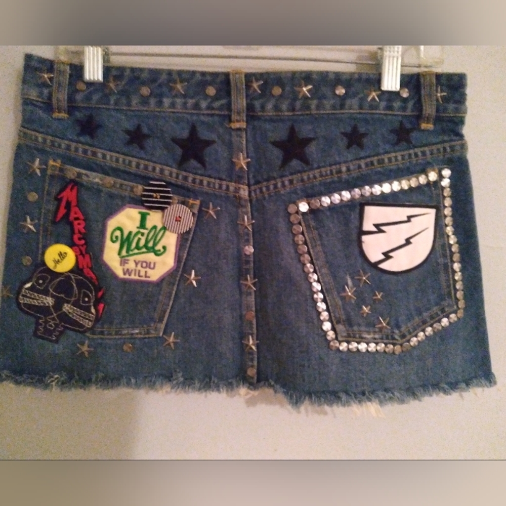 Denim Marc Jacobs Frayed mini skirt.